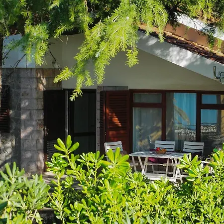Apartment Kameliya Montesun Budva