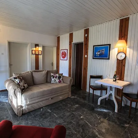 Apartment Kameliya Montesun *